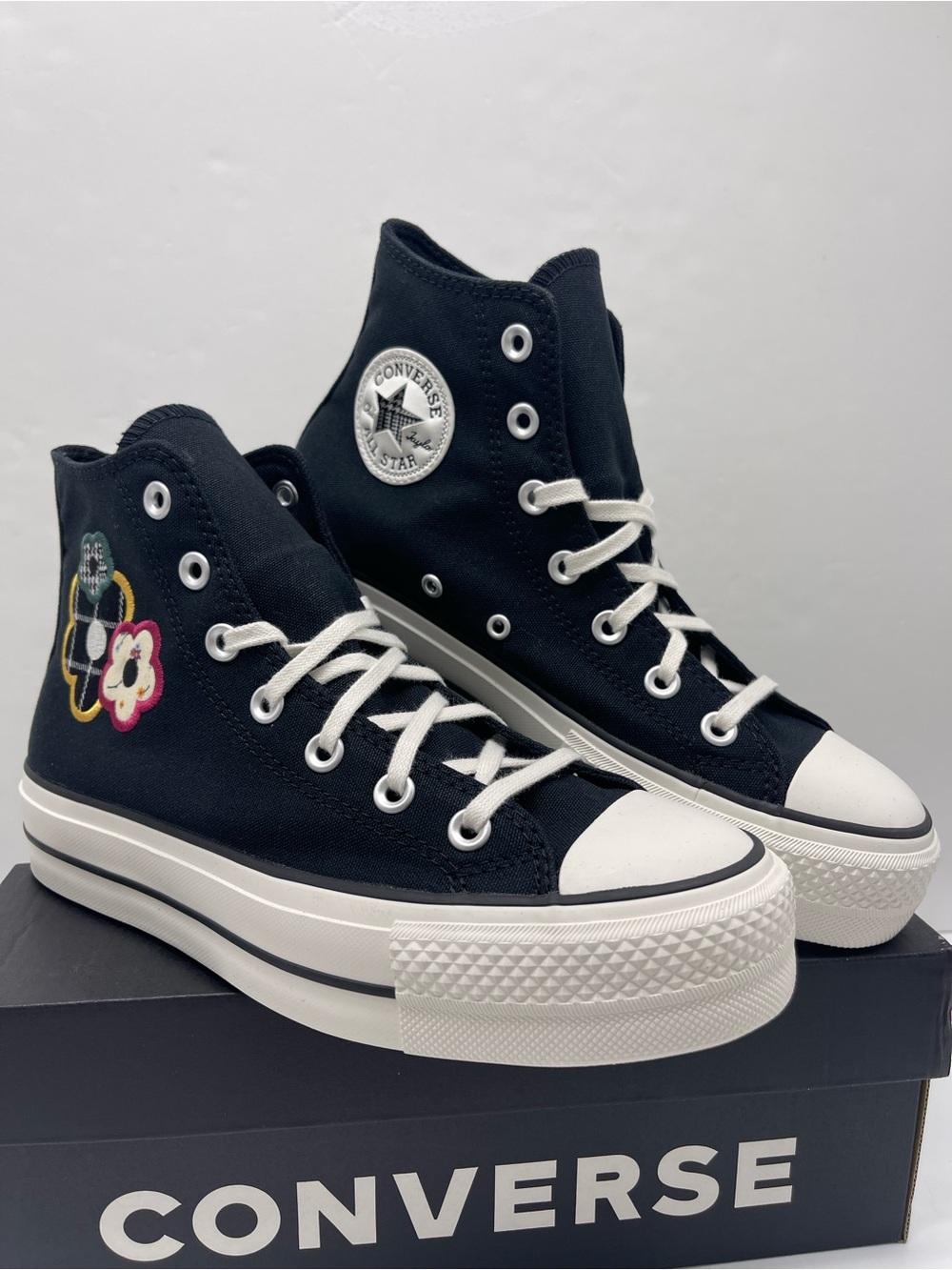 Converse A15534F
CTAS LIFT HI
BLACK/WHITE/SUNNY ANGLE Platform Sneakers - Picture 4 of 16